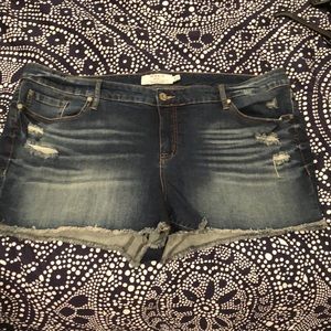 Torrid Size 24 Distressed Skinny Shorts